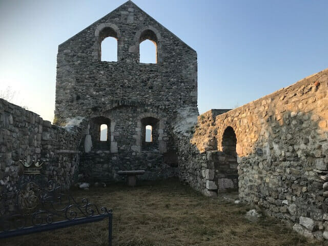 Jarjayes3C Eglise et couronne comtale