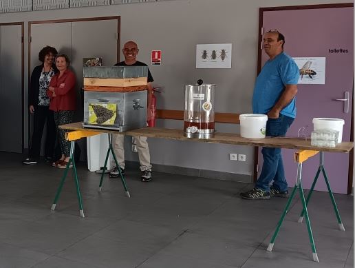Conférence sur les abeilles Jarjayes - Les apiculteurs 16 05 25 Asso Trois-Châteaux Jarjayes- Conférence sur les abeilles 16 05 202- les apiculteurs