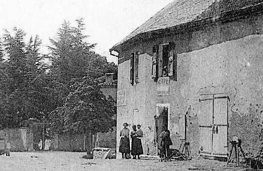 Carte postale ancienne- Jarjayes entrée du village (détail) Café Marcellin ATC Jarjayes- Carte postale ancienne- Jarjayes entrée du village (détail) Café Marcellin