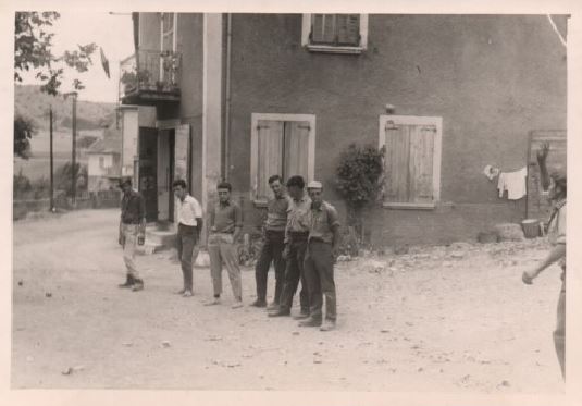 Jarjayes- Partie de pétanque 1961 (Ph G. Nicolas) Asso- Trois Châteaux Jarjayes- Partie de pétanque 1961 (Ph G. Nicolas)
