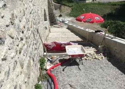 Association Trois-Châteaux – Le château de Jarjayes- Chantier calade Est- mai 2025